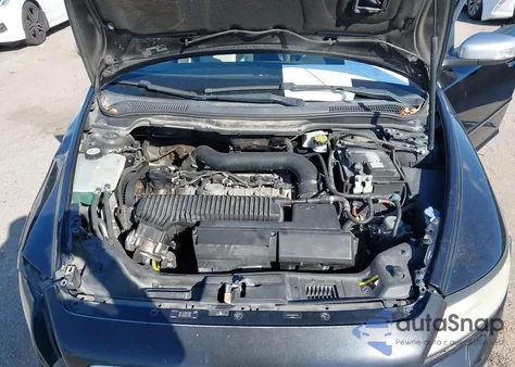 2011 Volvo V50 T5/T5 R-Design from USA, damaged, VIN YV1672MW6B2627397